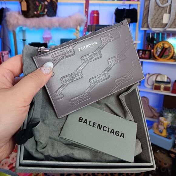 New In Box Balenciaga Grey logo-debossed leather cardholder Wallet - Picture 1 of 8